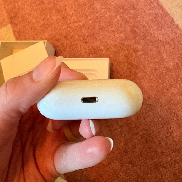 Apple AirPods Pro with MagSafe Charging Case - Picture 5 of 8